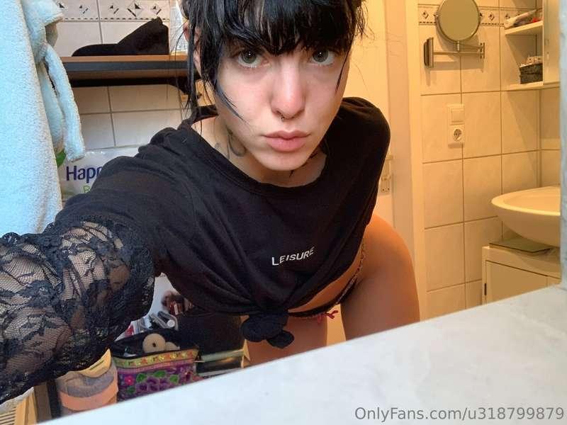 look into my eyes and u'll see... u'll see that i need u and..