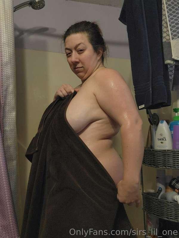 Just got out of the shower and was feeling saucy.. wanna see..