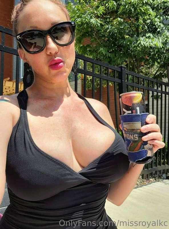 A pool day to celebrate Memorial Day! 💦 ❤️🤍💙