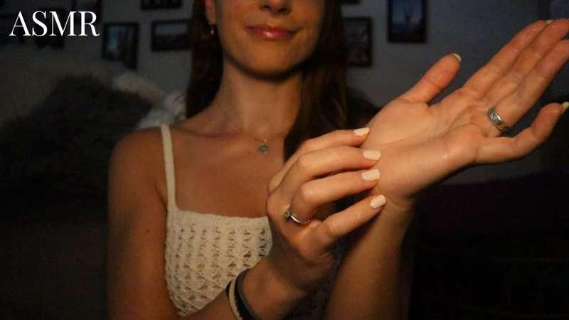  ASMR | Tingly Skin Scratching (with some Fabric Sounds) 