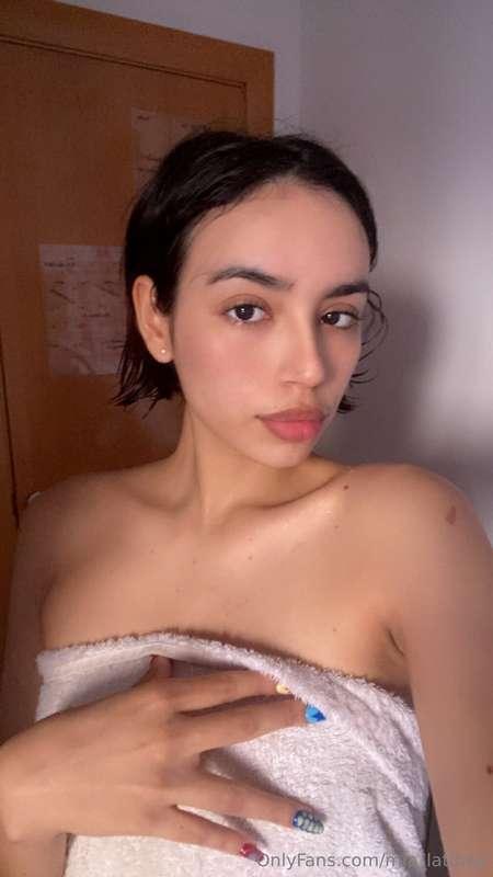 fresh from the shower! anyone down to get dirty with me?🫣🤭