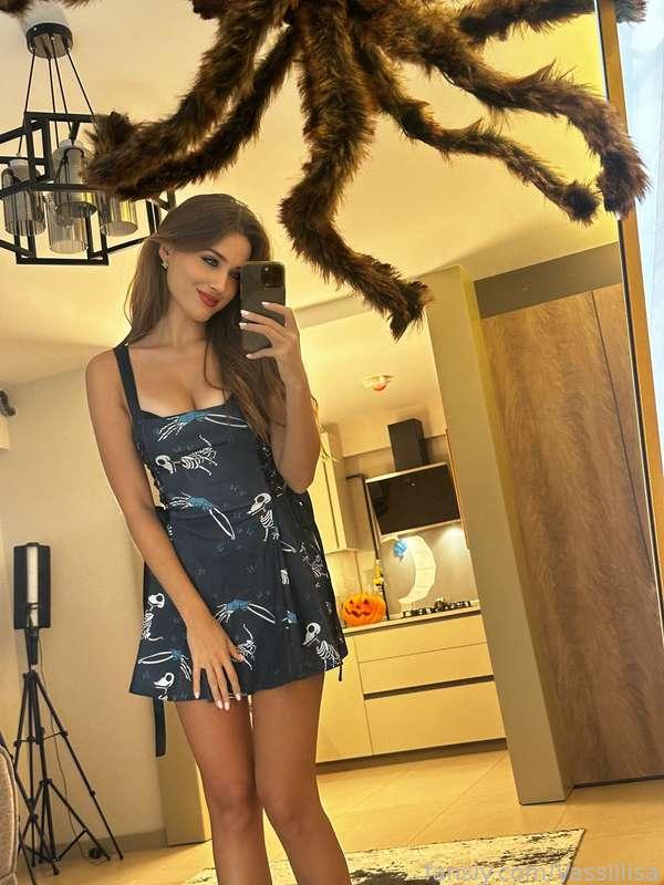 When your style is as spooky-sweet as your smile! 🎃✨

#brunette #longhair #smile #pretty #dress #home #selfie #cute #cozy #fyp
