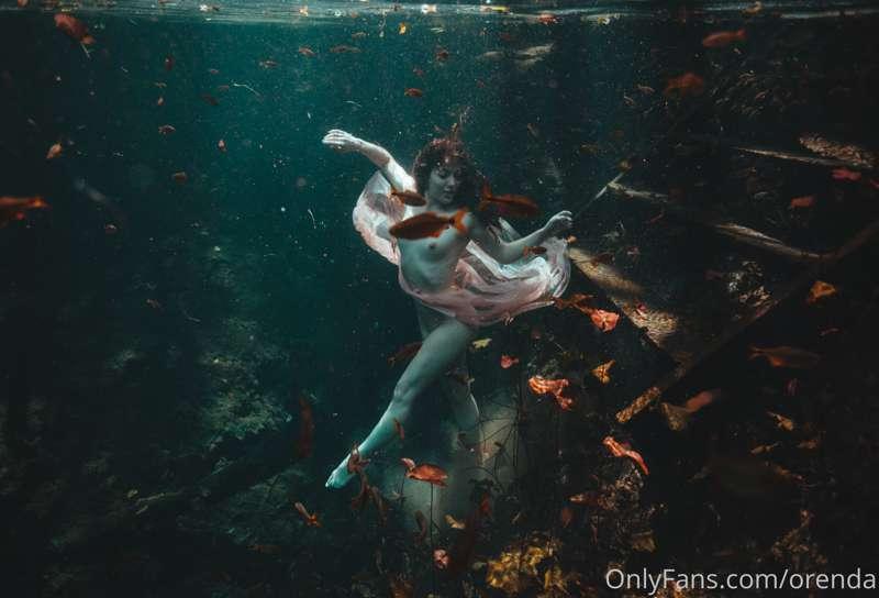 First time doing an artistic nude photoshoot under water! Th..