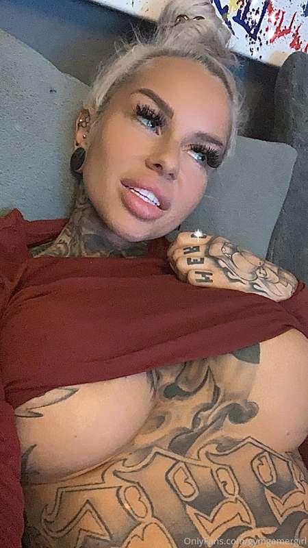 I’m feeling a lil bit better today ! And I’m horny 💦💦
