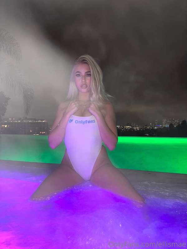 Its hot in here dont you think? 🥵