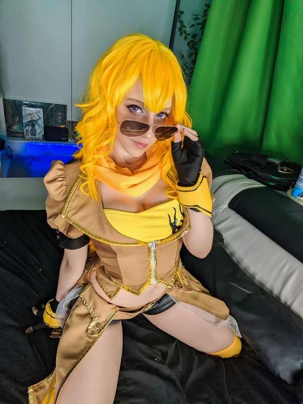 Yang Xiao Long selfie set preview