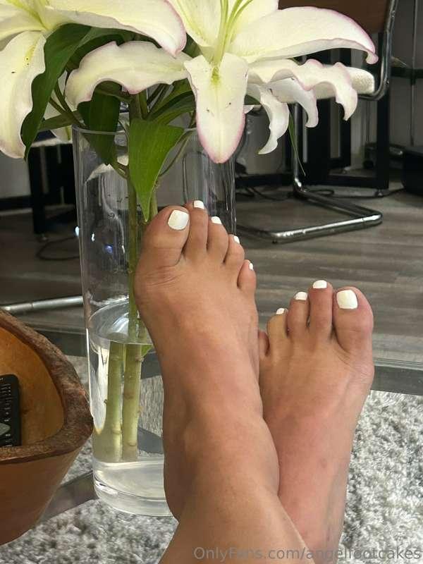 I love my white pedicures I’m so grateful for the best nail ..