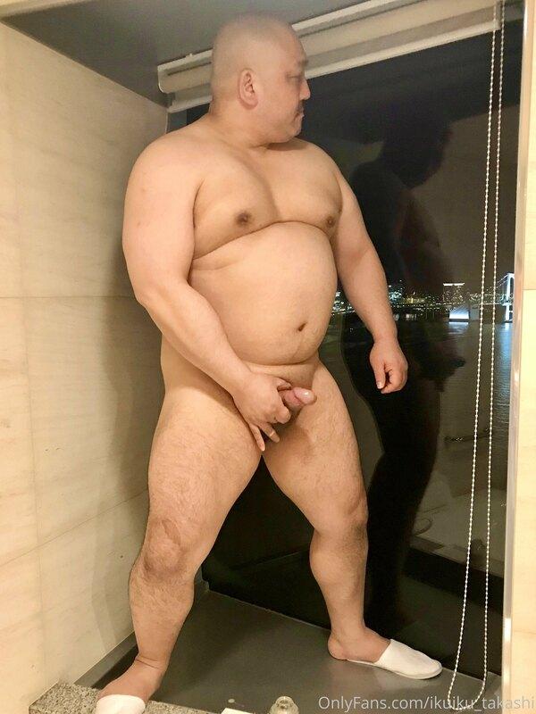 バスルームで露出‼️。