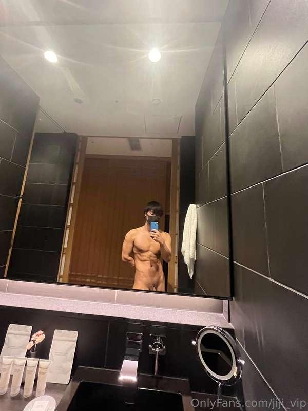 Shower before fucking you tonight🫰🏻