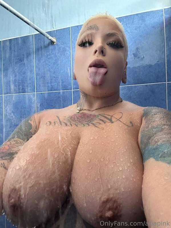 Showering alone is boring 🚿💦 CUM get wet with me!