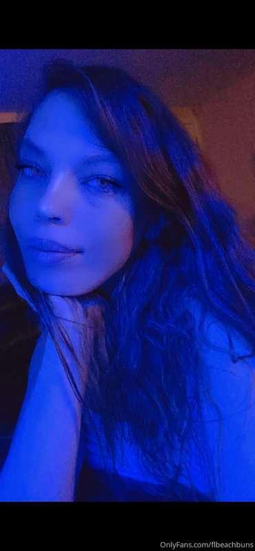 Entertain me tonight my loves 😘