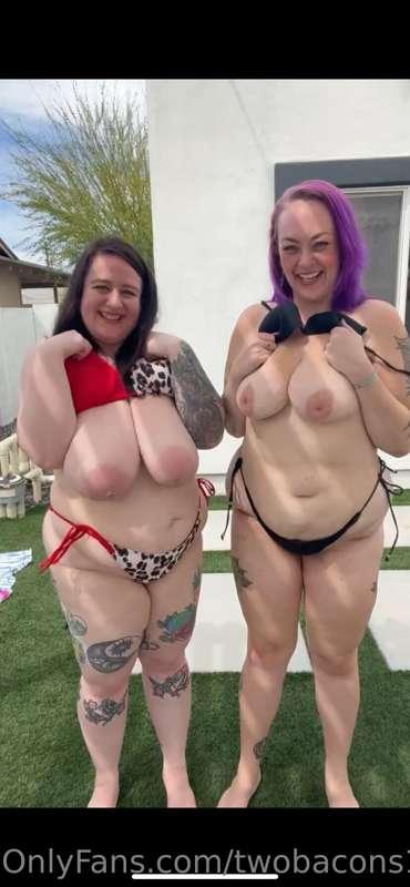 Do you like when @naughtynyxie flash you? 😜 she’s got nice h..