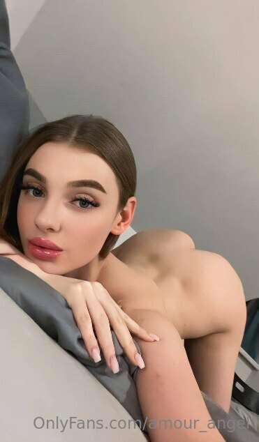 🟢She's ready for your dick @sophie_bunny🟢
Lick me all over &..