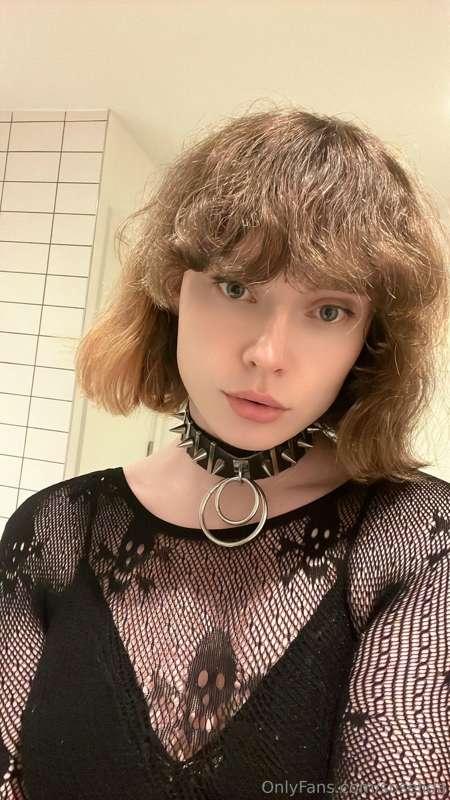 Here is some selfies I took the other day, nothing too sexy,..