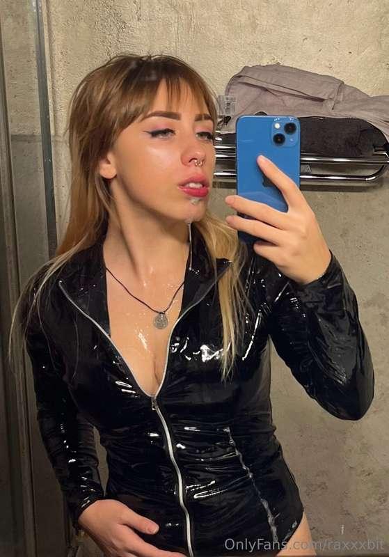 Would you like me to be your girlfriend? 🙈😏😏♥️