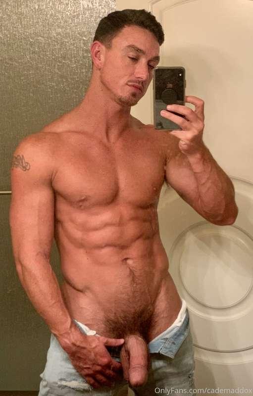 Come clean my mirror. And suck my dick.