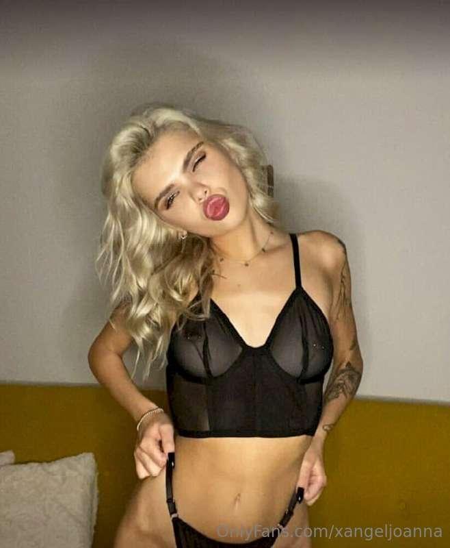 Text this hot blonde right now @baylin_grey 🍭She's online an..