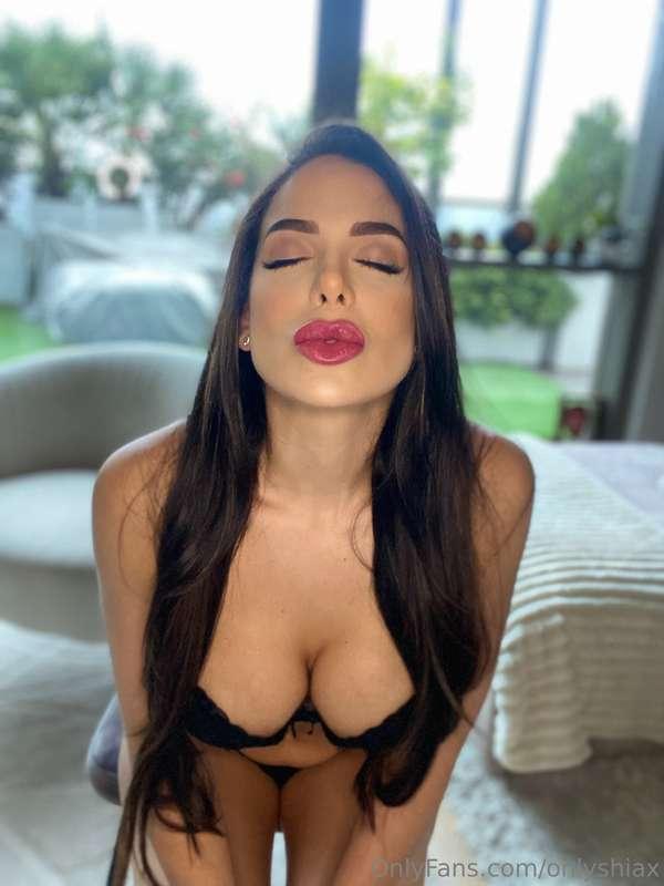 A kiss to my Special Valentine... Talk me, please❤️📩