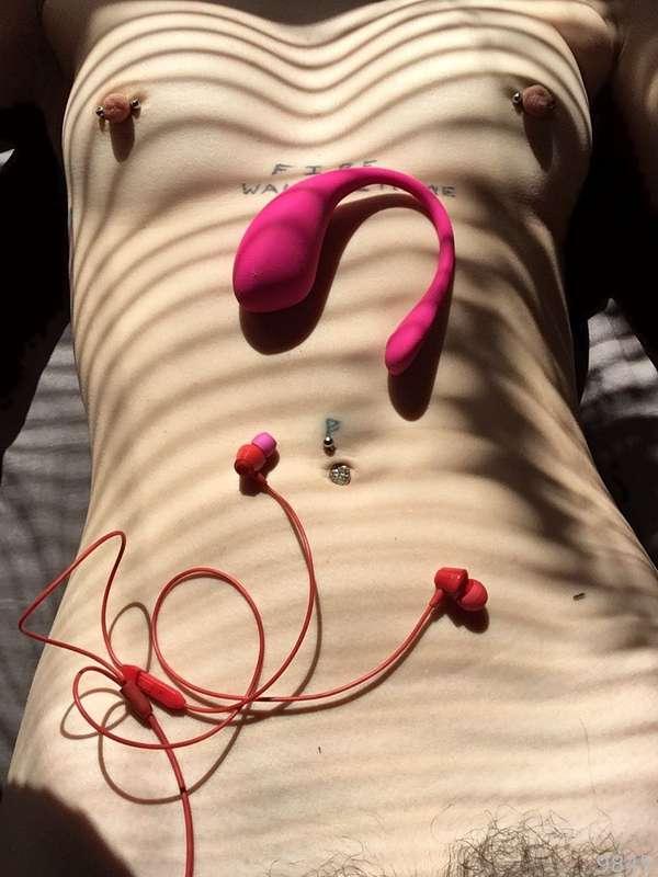 wanna control my lovense while we sext????? message me 

#sext #lovense #lush #bluetooth #remotetoy #controltoy #sexting #joi #fyp 