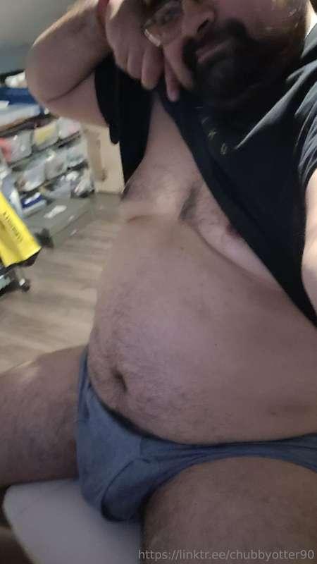 Tummy Tuesday!
Also wearing my hubbies undies 😜