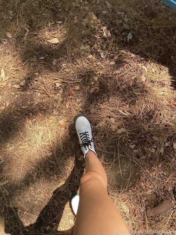 One thing I was blessed with is these long ass leggssss 🥵