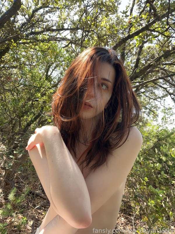 Outside nature nudes 💚🧡

Seems like you enjoy a lot nudes under the sunlights, so i made some more 🫣