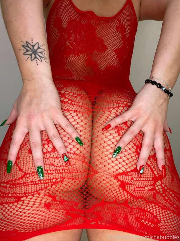Do you like my Christmas nails? 💅🏻🎄