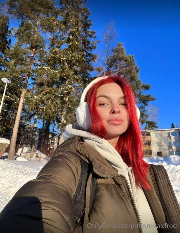 ❄️🌬️ Amidst the frost-kissed landscape, she stands as a soli..