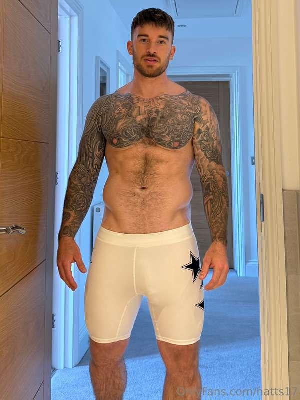 Pre cum leaking out my bellend! It’s my birthday Thursday! T..