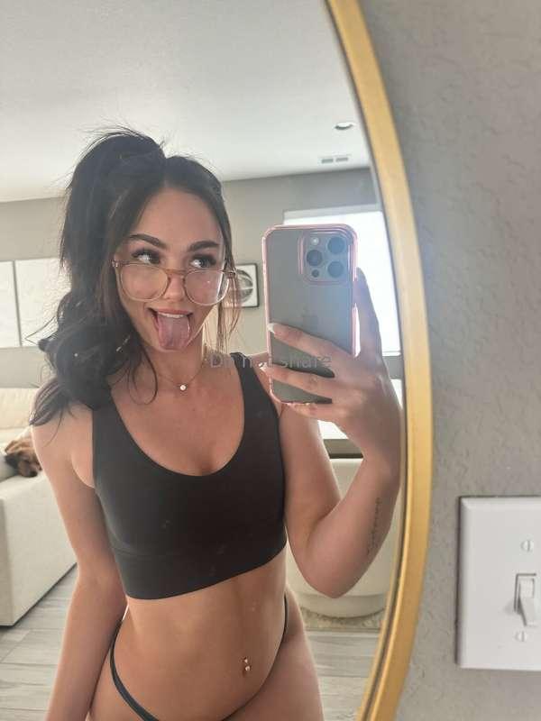 I can be your favorite sexy little slut 😈👅💦