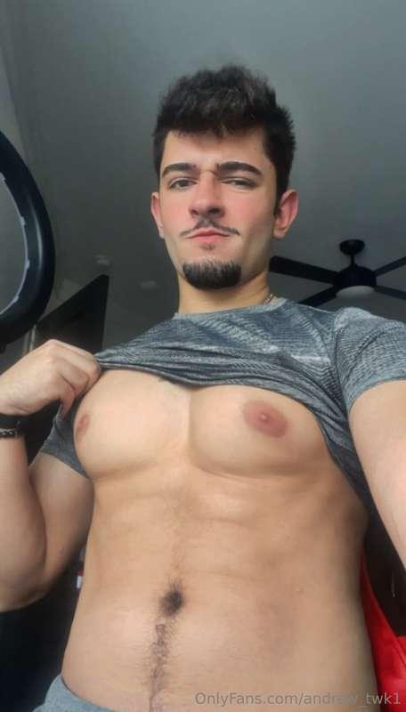 Flexing for the gram !  💪 📸