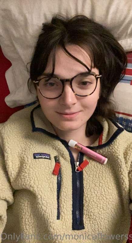 Who wants to fuck me on my childhood bed??