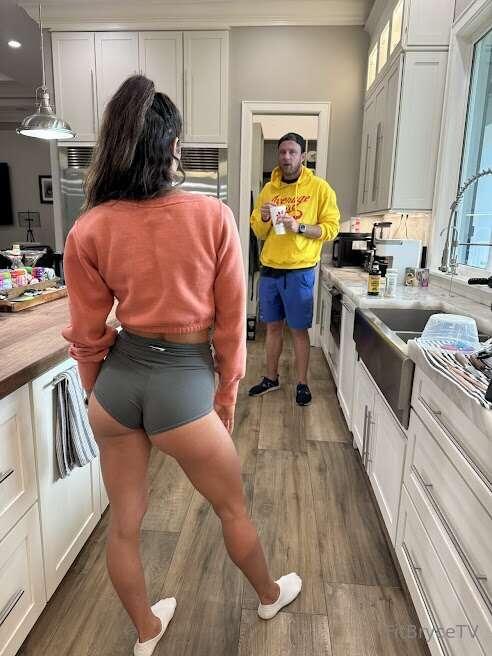 Wondering what’s for dinner even though i just had lunch🤭