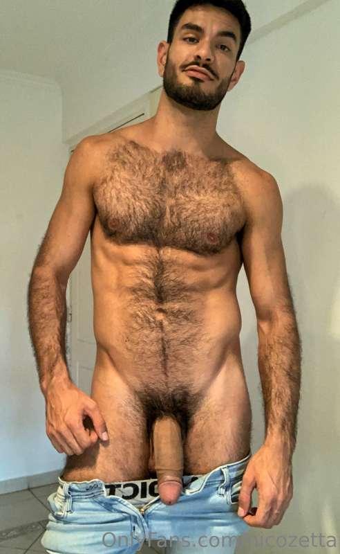 Want some thick hairy dick ? 😈🍆
