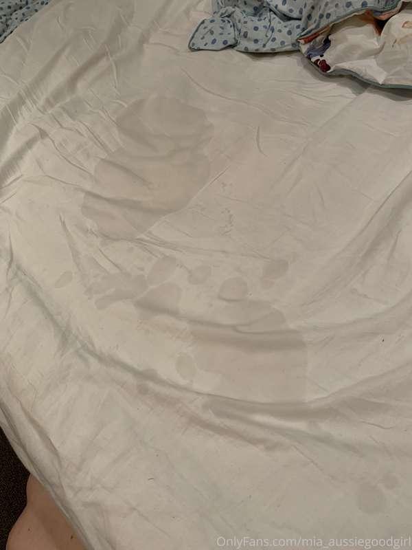 👅Thirsty Thursday👅
I love making myself squirt, but sometime..
