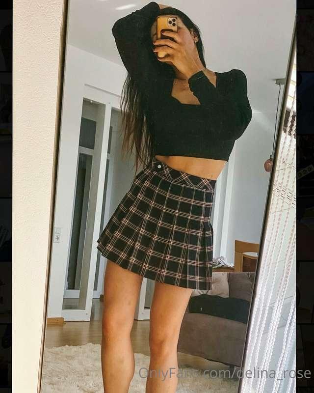 A crop and a school girl skirt, one of my favourite outfits ..