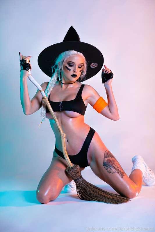 Happy October 1st 🎃 hope you're excited to see what I'm brew..