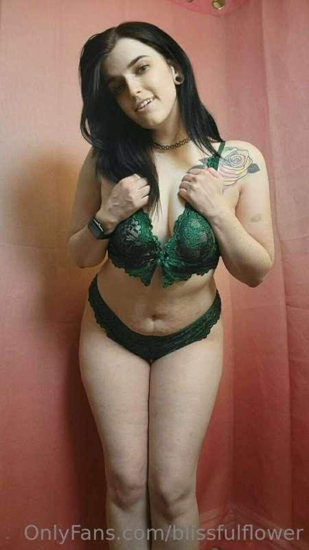 XXX VIP PAGE 🥵❗👇🏼
✨FREE solo cum show in your DMs
✨Multiple ..