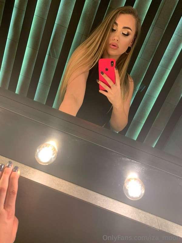 do you like my red lips😊😏😘