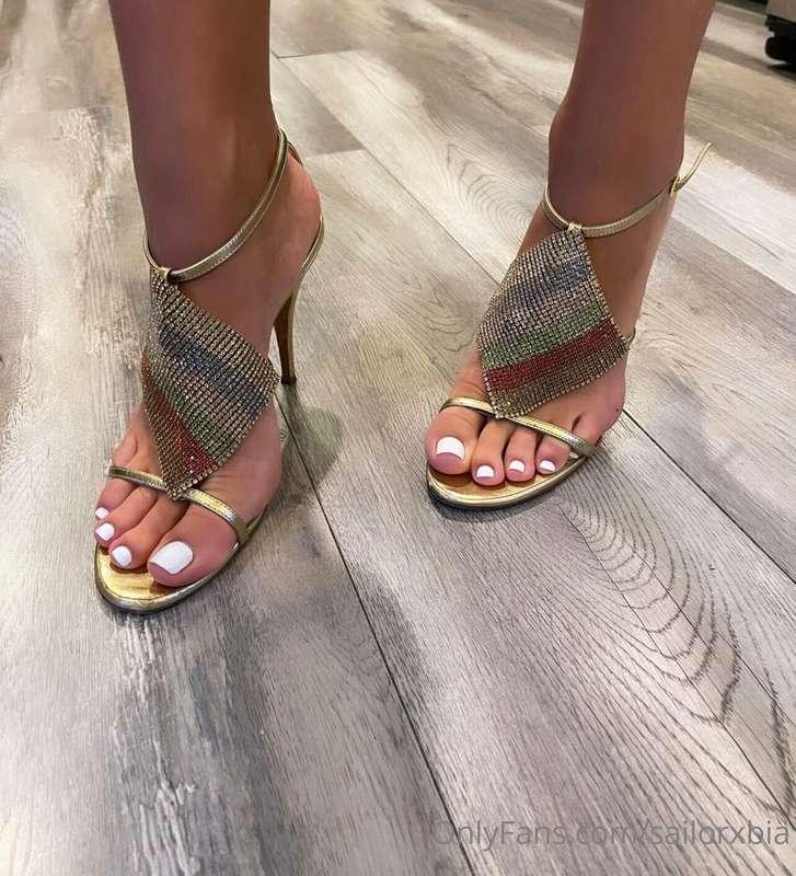 My perfectly arched feet were seriously made for heels.