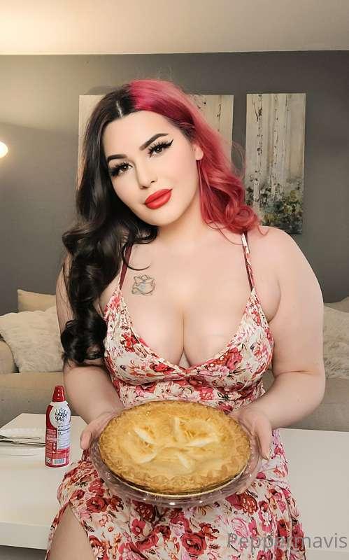 HAPPY NATIONAL APPLE PIE DAY
Wanna see me turn this into a c..