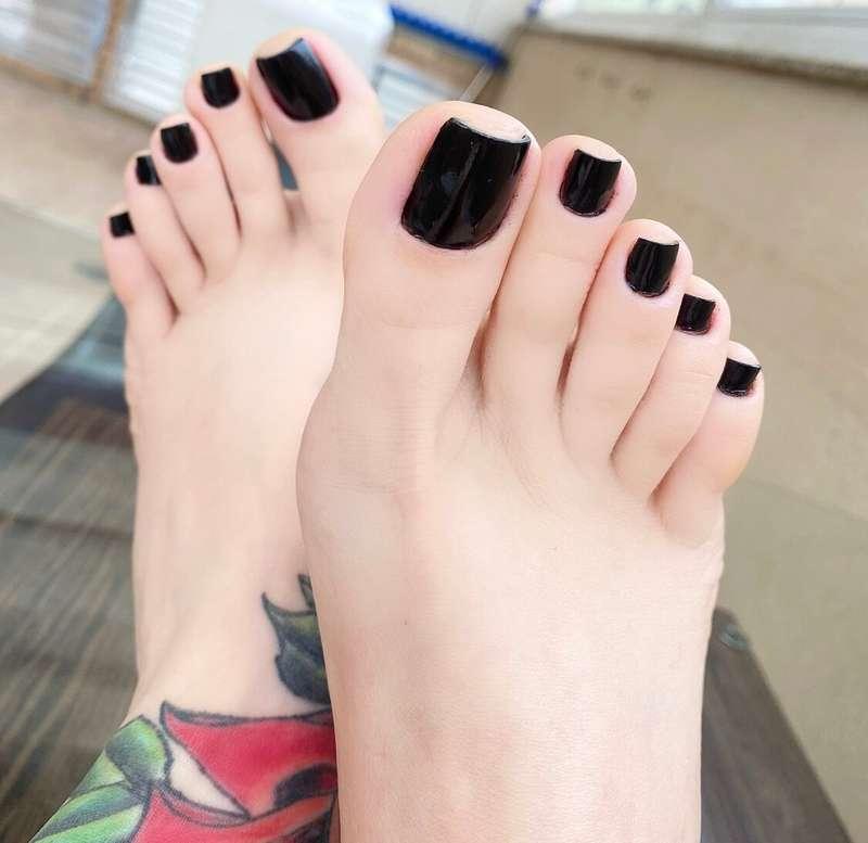 Do you like my feet in this color?😍 Você gosta dos meus pés ..