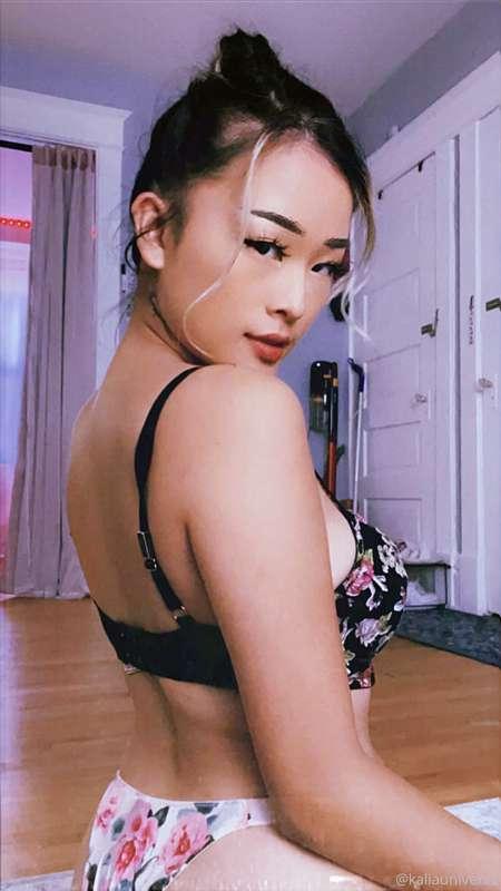 So Pretty by Reyanna Maria 😘
https://youtu.be/4j_AY3pd-GE
