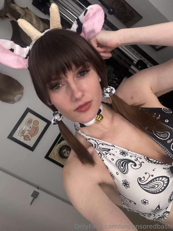 i did a little kick stream tonight as a cow girl :)