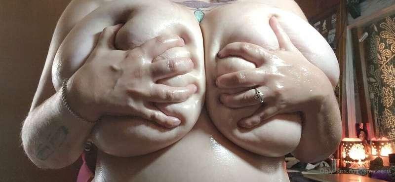 Hand-Bra Appreciation Post! 💦💦