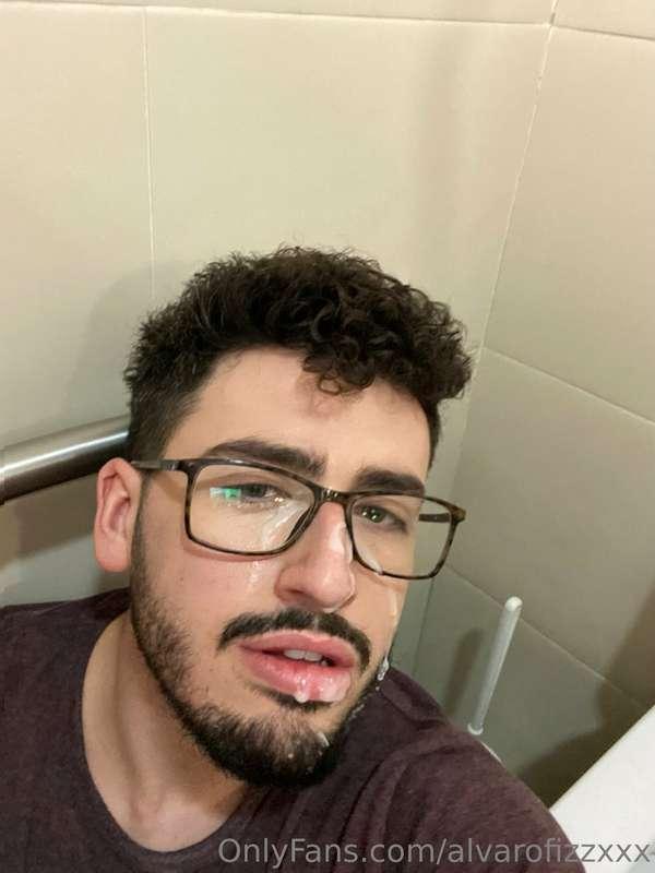 Todos los hombres del centro comercial usando mi cara de dia..