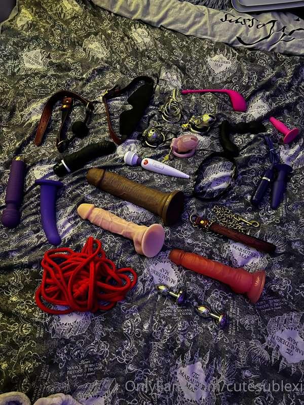 🖤 Our sex toy collection  🖤

Including…
- Butt plugs 🍑
- Rop..