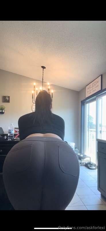 Back shots after my workout? 😉💦
