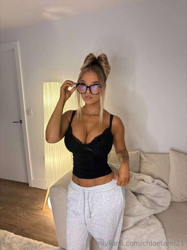 Got the lash protectors on 👓