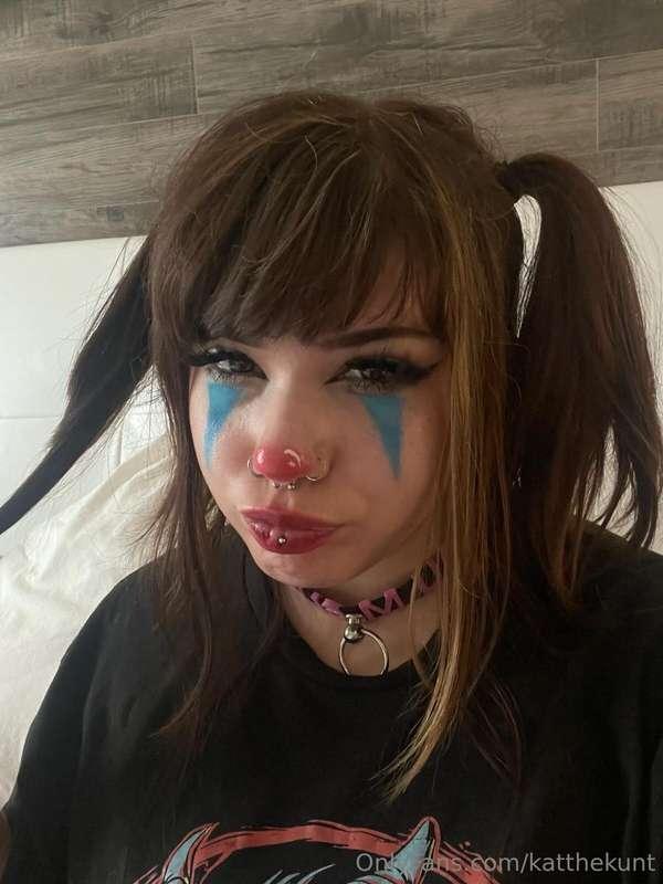 I'm way hotter being fuck as a clown👉💦👈